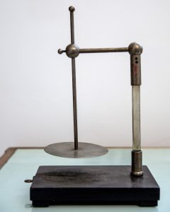 Condensator variabil cu aer
