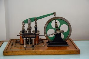 Model electromotor tip Bourbuse